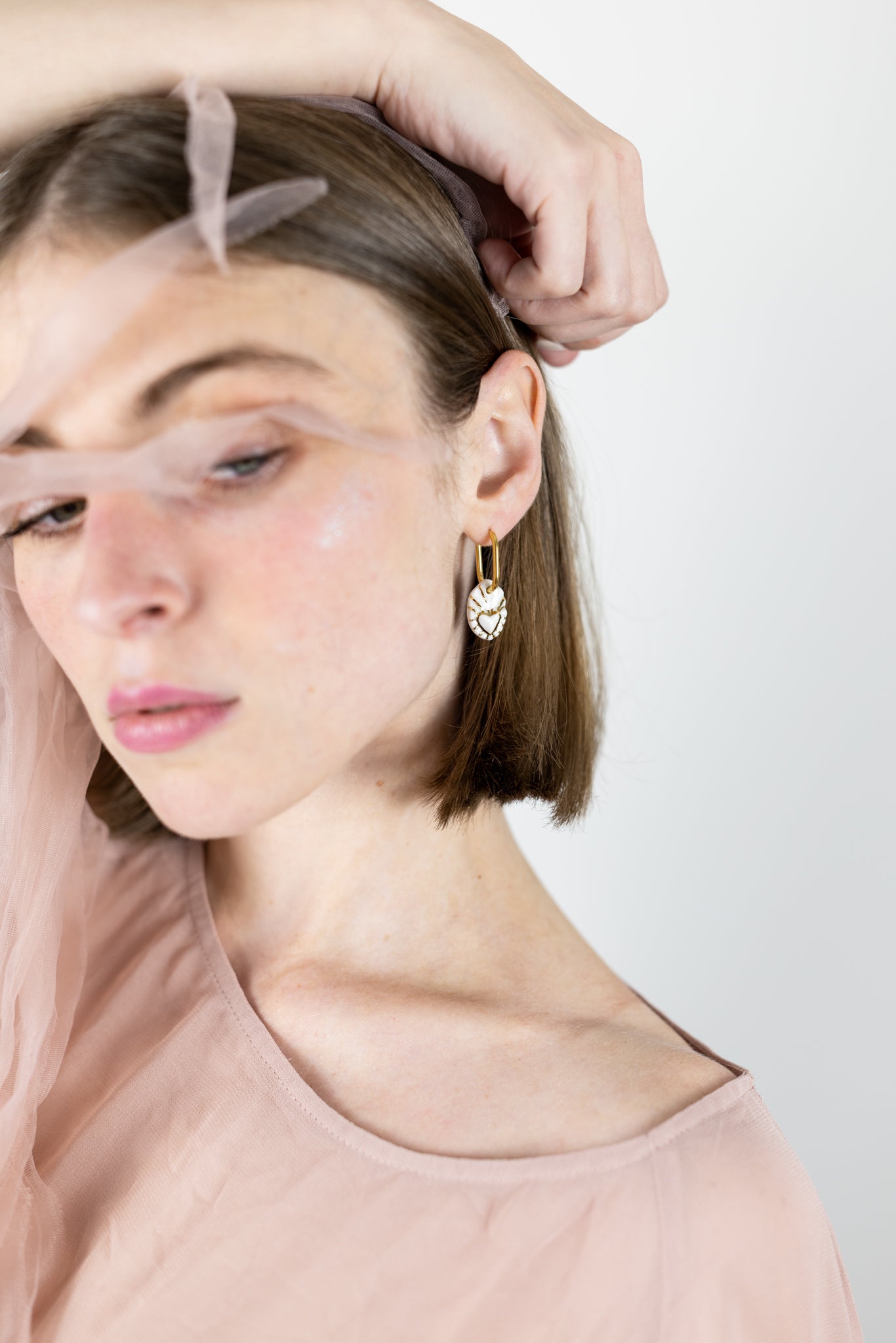 Ex-voto - La Paire de Boucles - Blanc & Or