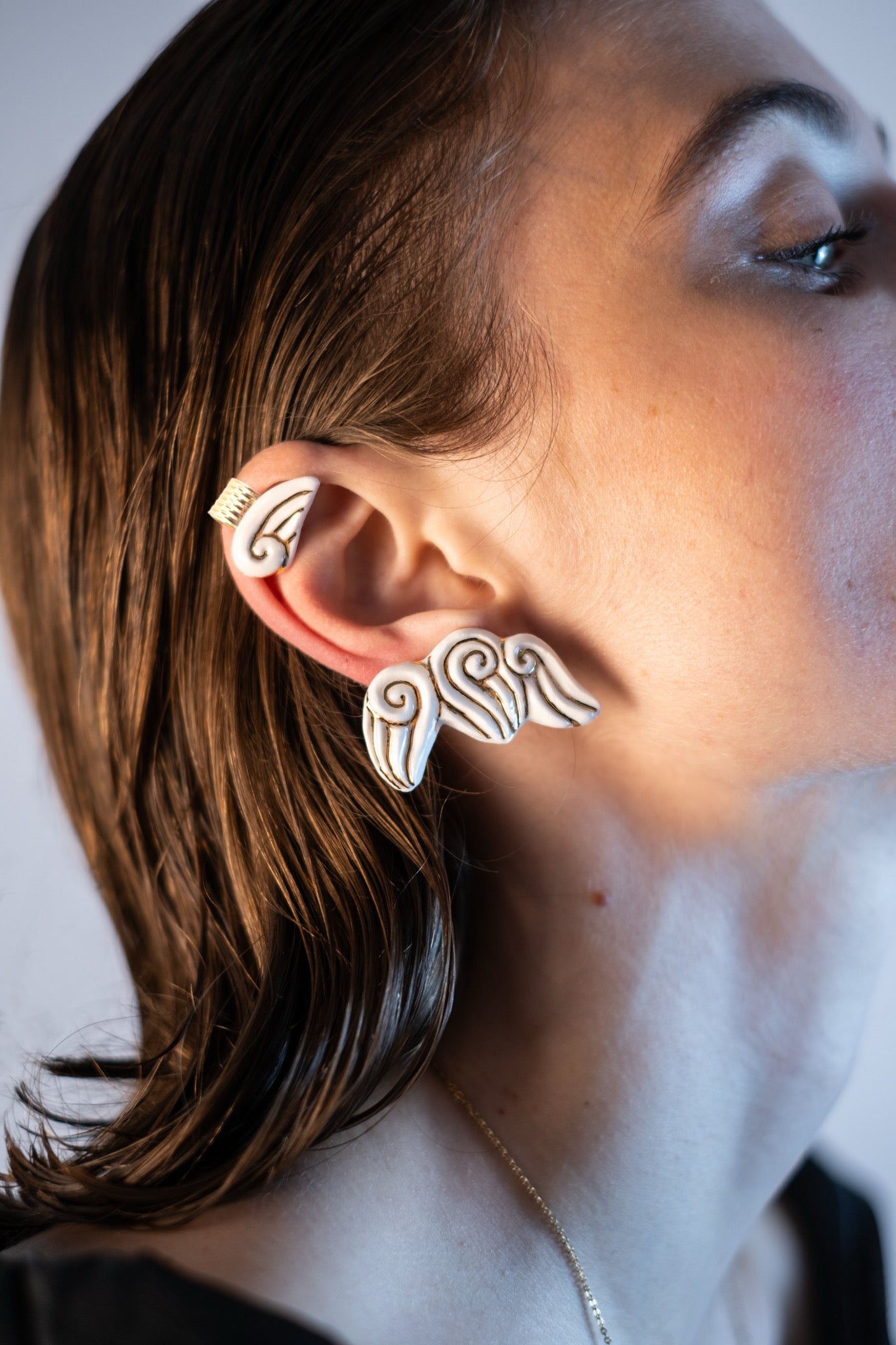 Earcuff volute - Blanc & Or