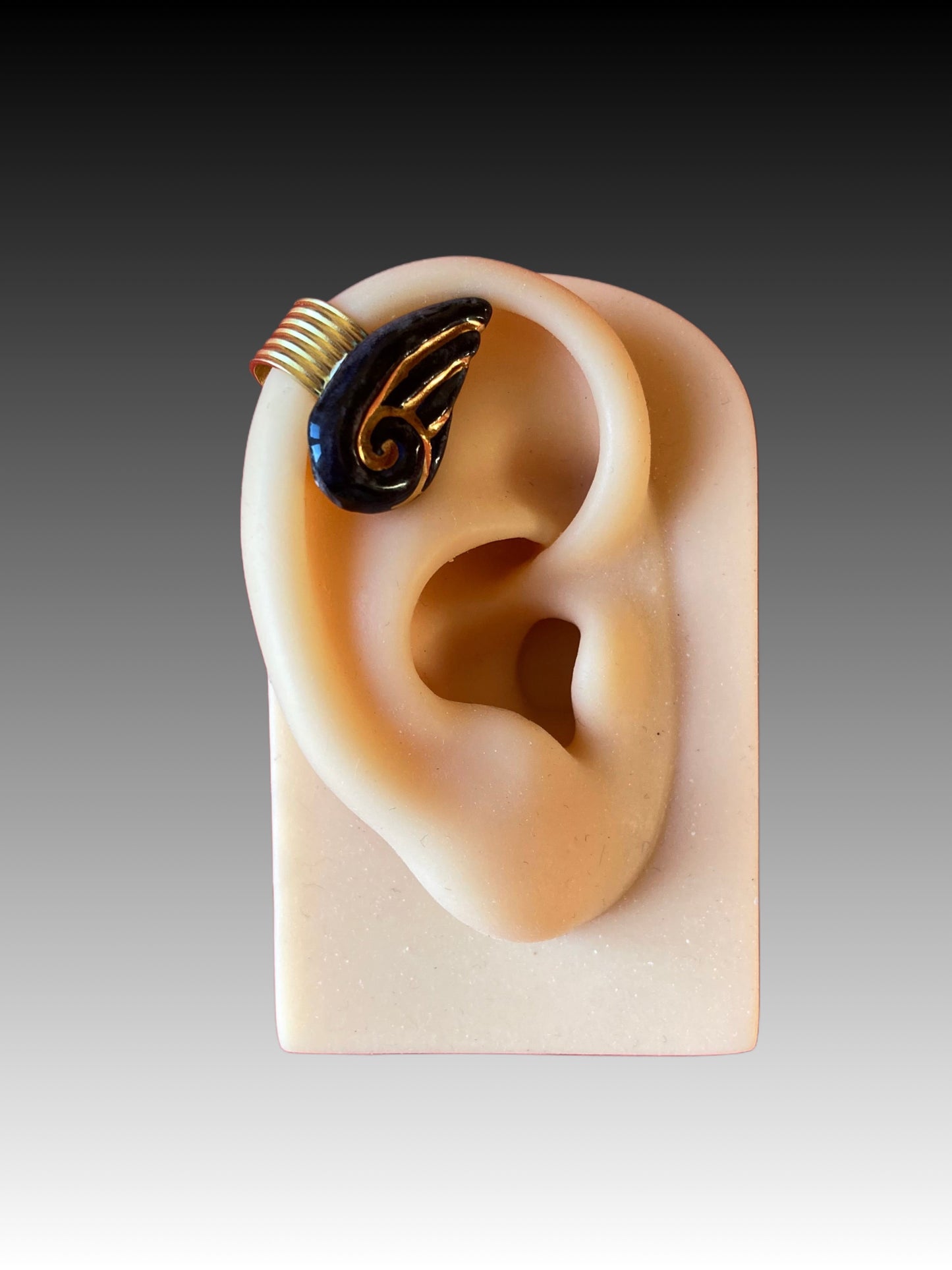 Earcuff volute - Black & Gold
