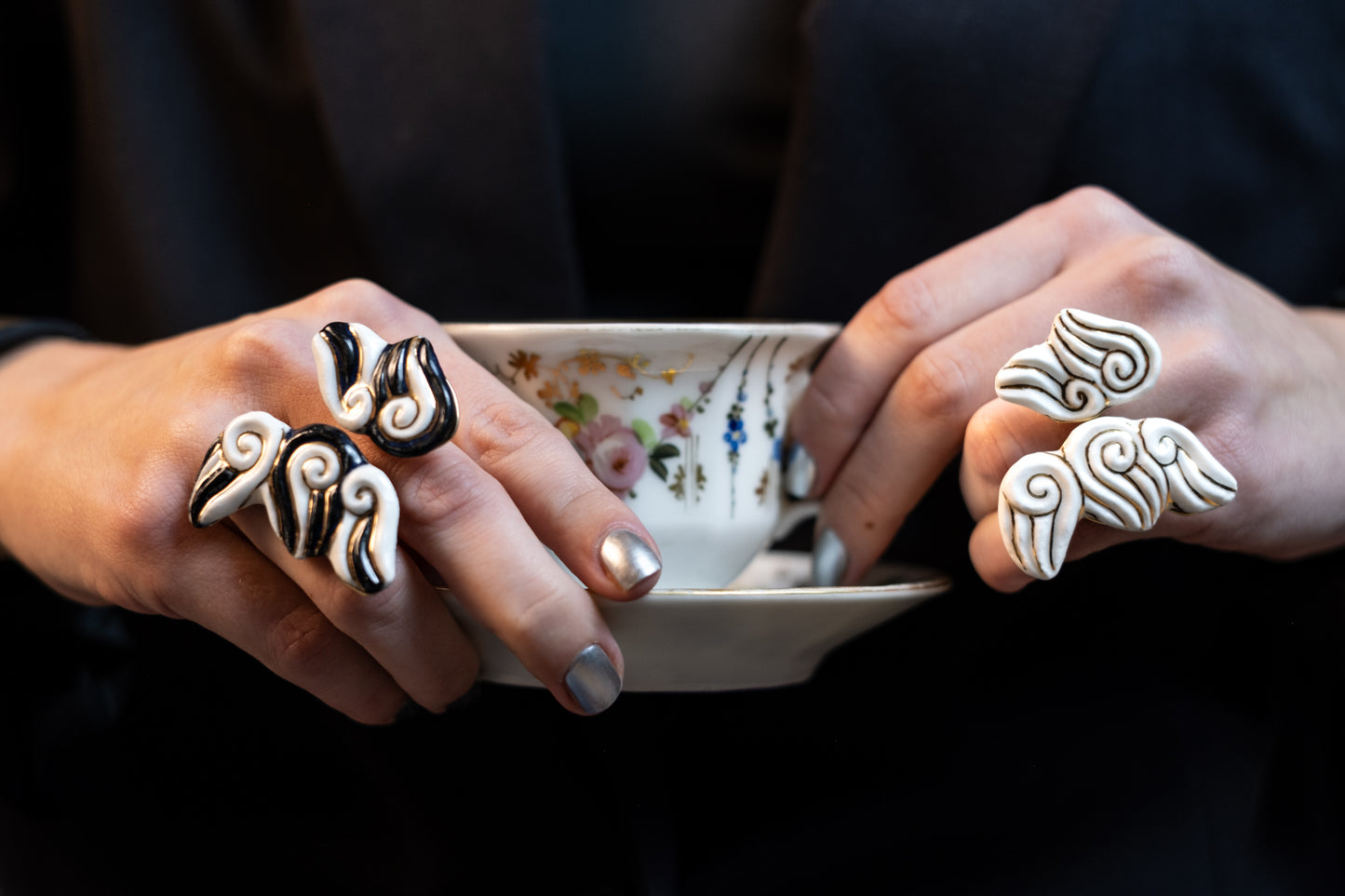 Grand bijou de main - Blanc & Or
