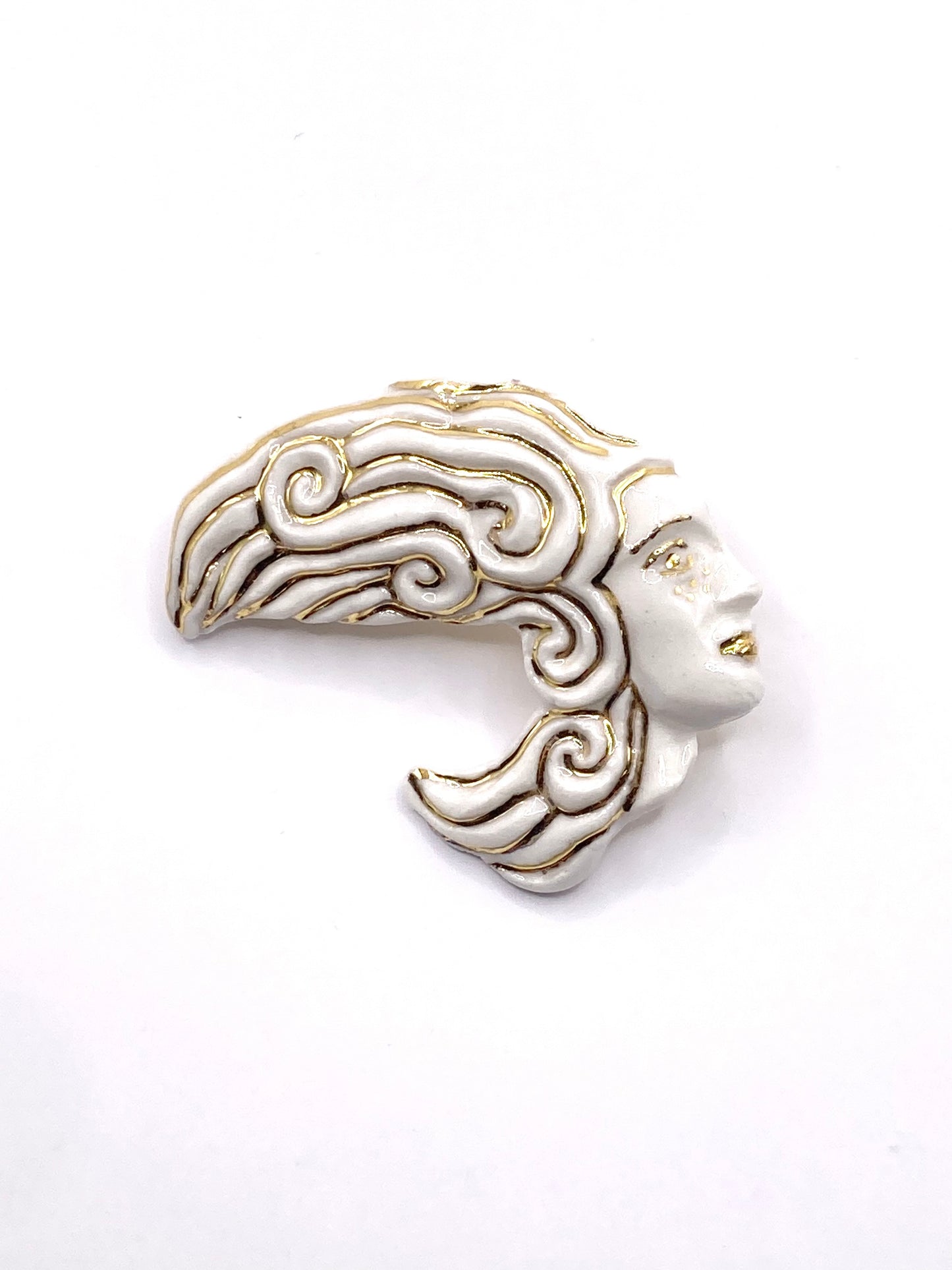 "Volutes Face" Ear Sculpture - White &Gold